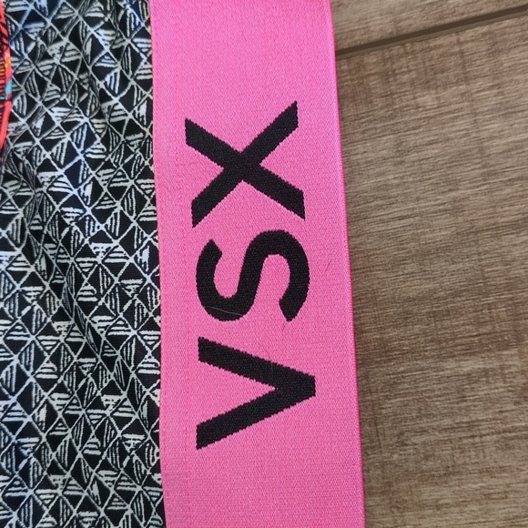 VSX sports bra size medium - Picture 4 of 6